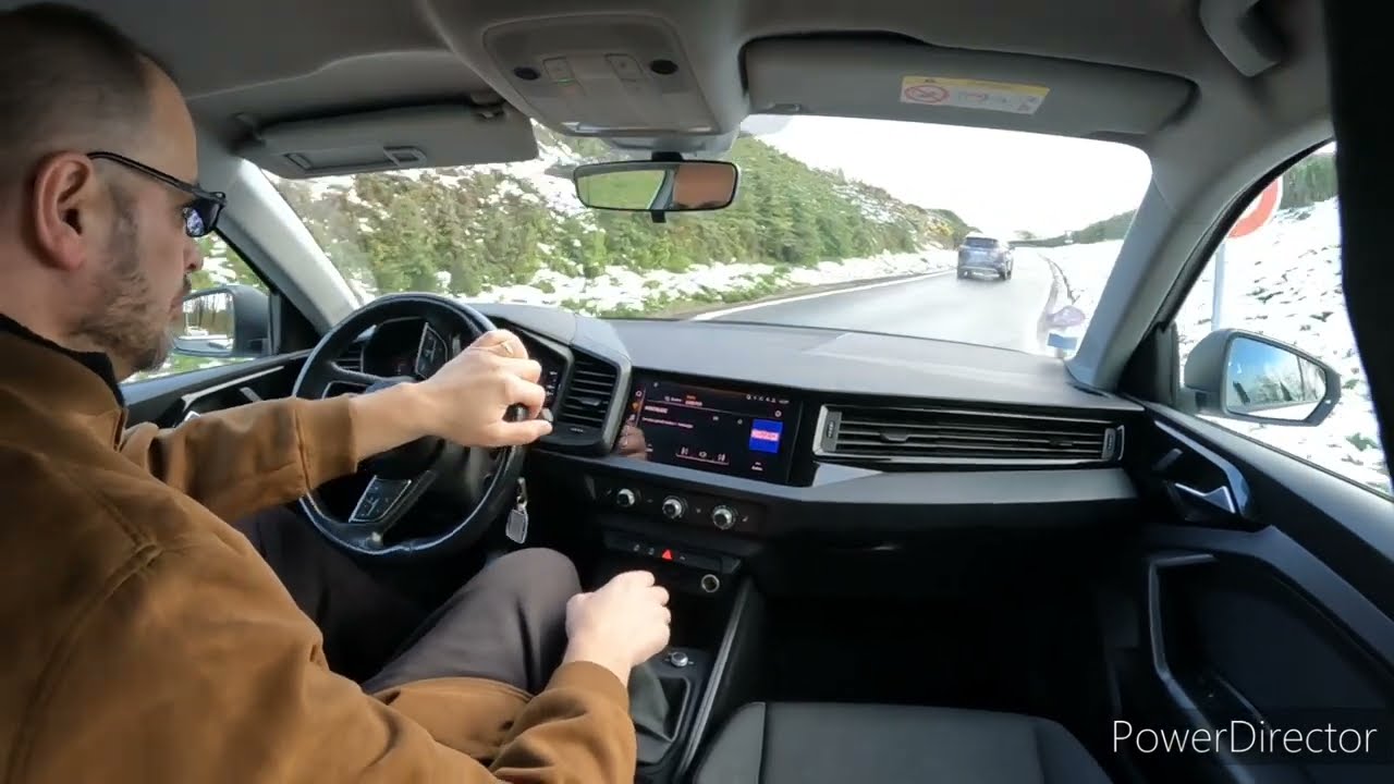 Audi A1 Sportback 1.0 25 Tfsi 95 ch driving in higway and City