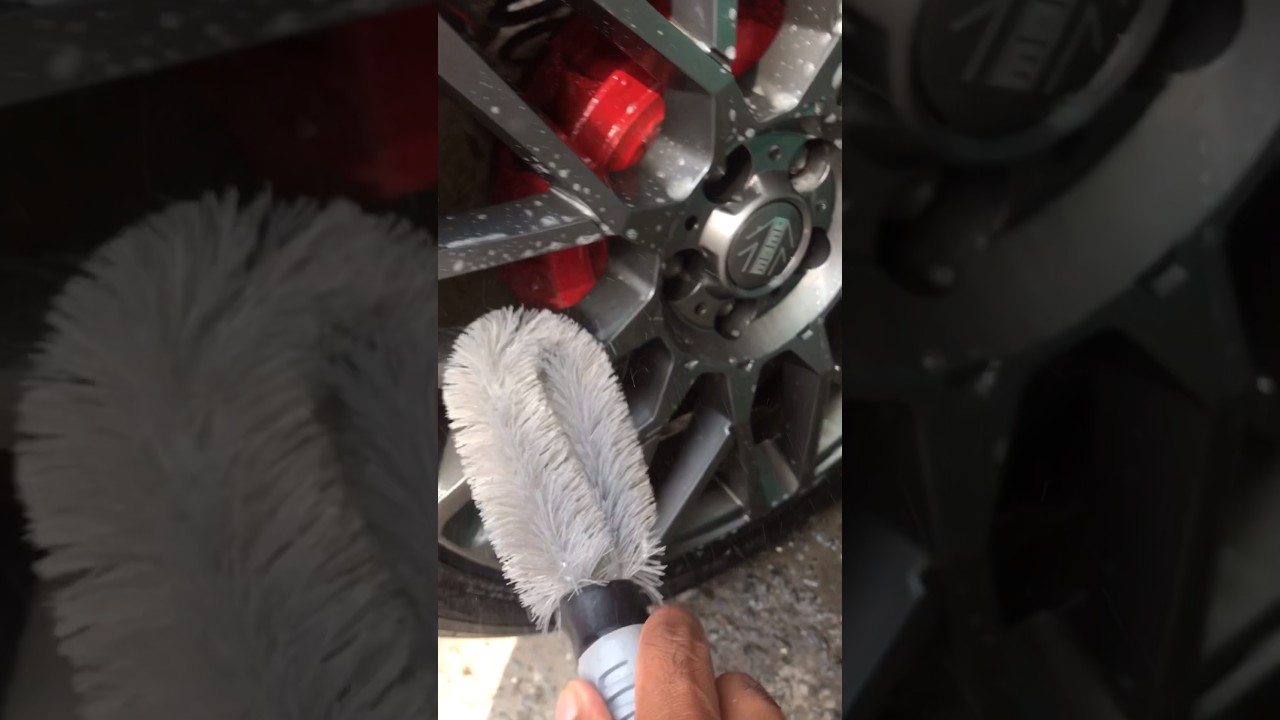 Easy tips to clean car wheels and tyres 