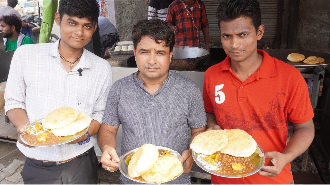 Morning Breakfast In Aligarh - Famous Kachori & Chole Bhature | Aligrh Street food |