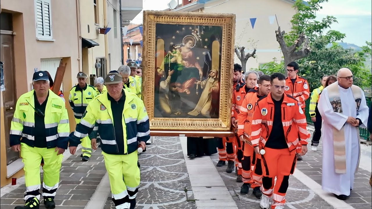 𝗟𝗮 𝗠𝗮𝗱𝗼𝗻𝗻𝗮 𝗱𝗶 𝗣𝗼𝗺𝗽𝗲𝗶 𝗮𝗿𝗿𝗶𝘃𝗮 𝗮 𝗣𝗮𝗹𝗼𝗺𝗯𝗮𝗿𝗼