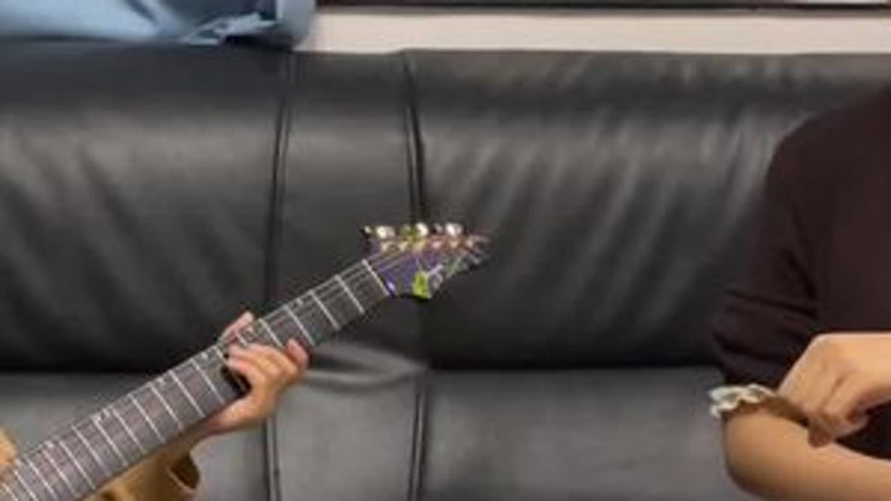 二泉印月&上帝的愛 雖然美國簽證再次被拒，但音樂不能停也隔不開，哈哈與啵啵姐姐一起玩樂《二泉映月&上帝的愛》使用設備#Guitto琴托#JOYOJamBuddy2代電二胡/Enya #inspi...