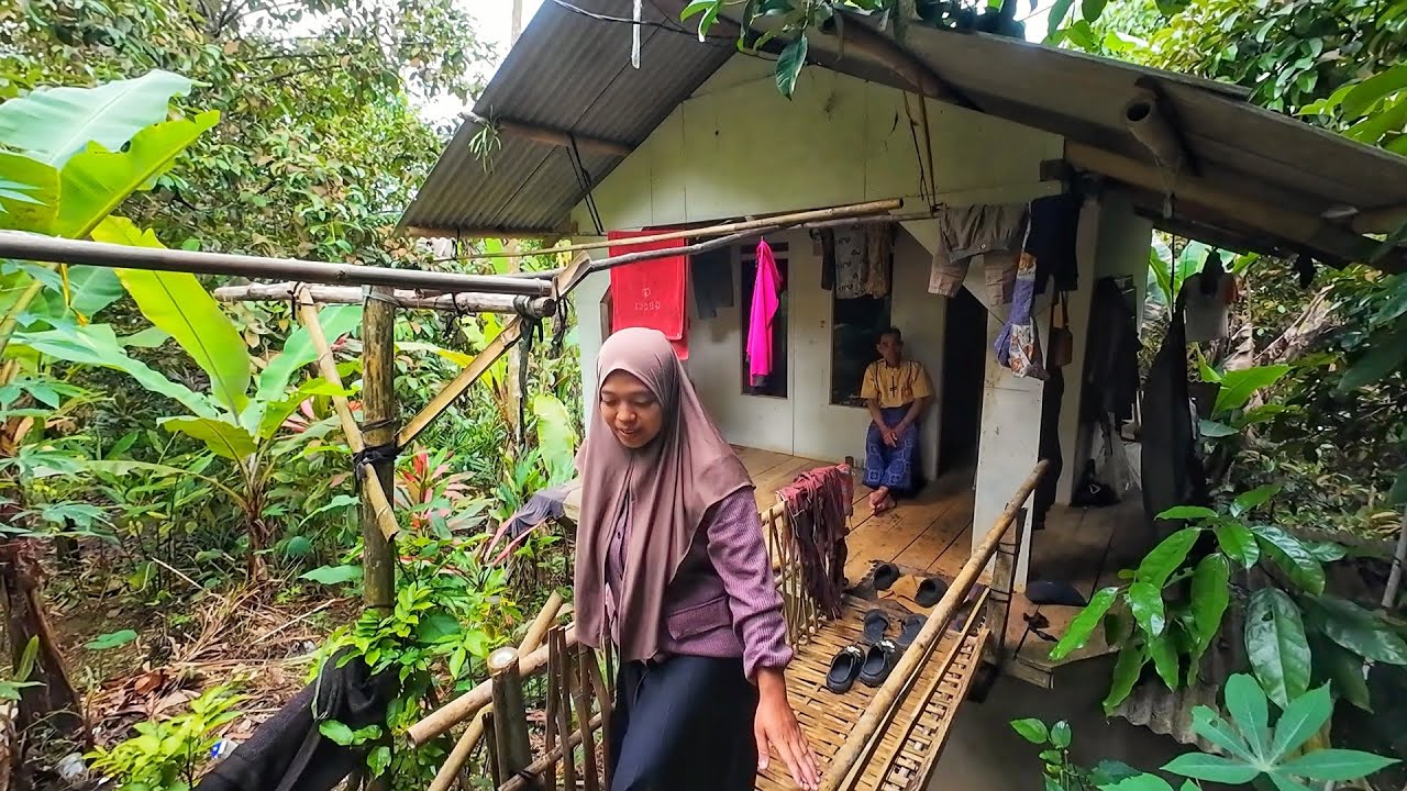 SUASANA SORE YANG TENANG, SEBELUM TURUN HUJAN DI KAMPUNG NAMBAH BETAH, PEDESAAN SUNDA JAWA BARAT
