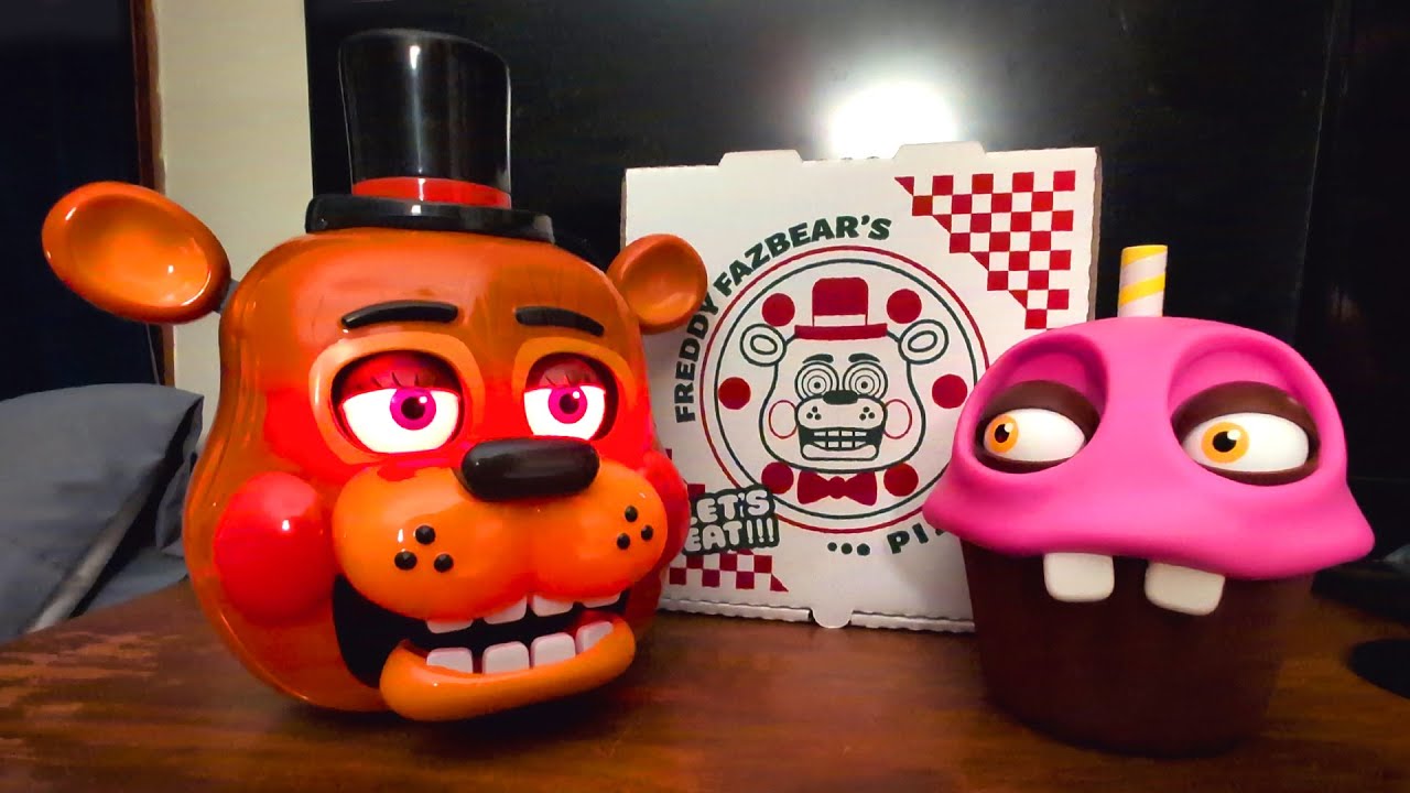 Five Nights At Freddy's 2 Toy Freddy Head Popcorn Bucket + Cupcake Bottle + Pizza Box Review (AMC)