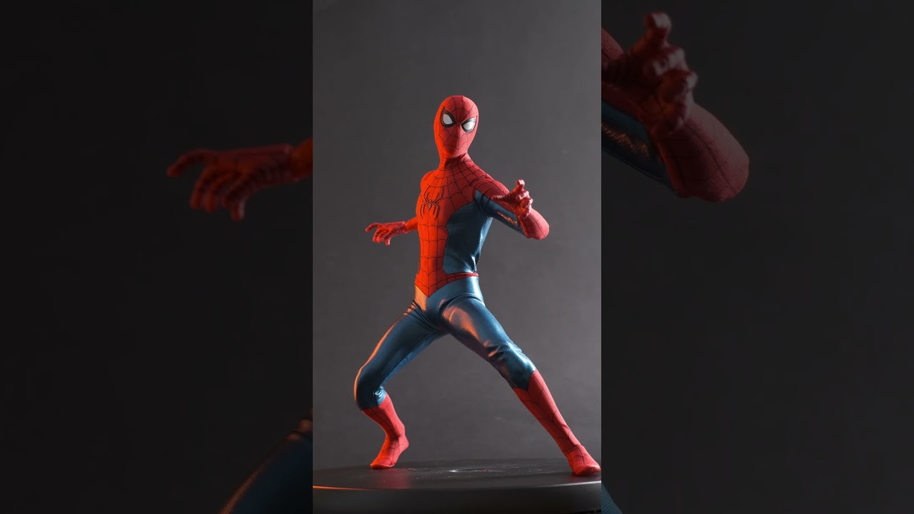 Hot Toys Spider-Man No Way Home posing 
