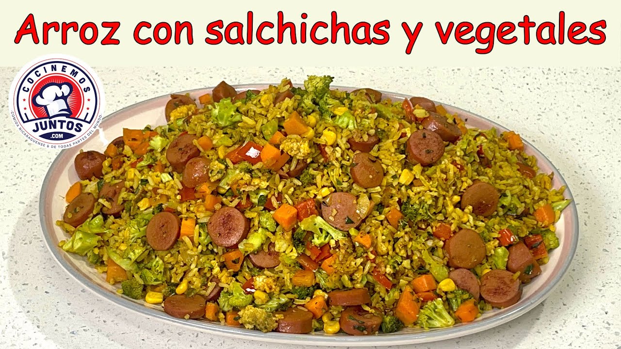 Arroz con salchichas de pollo y muchos vegetales