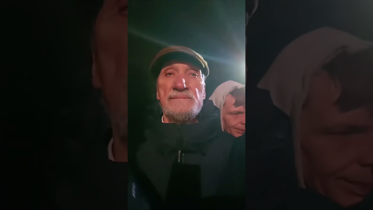 Zn&oacute;w Macierewicz był pod pomnikiem odwalał szopkę ten człowiek nigdy nie odpuszcza 