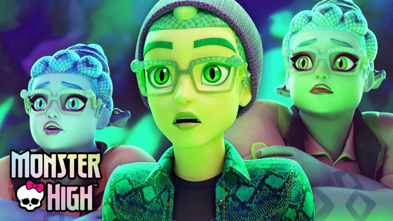 Deuce Saves His Overprotective Twin Sisters! | Monster High