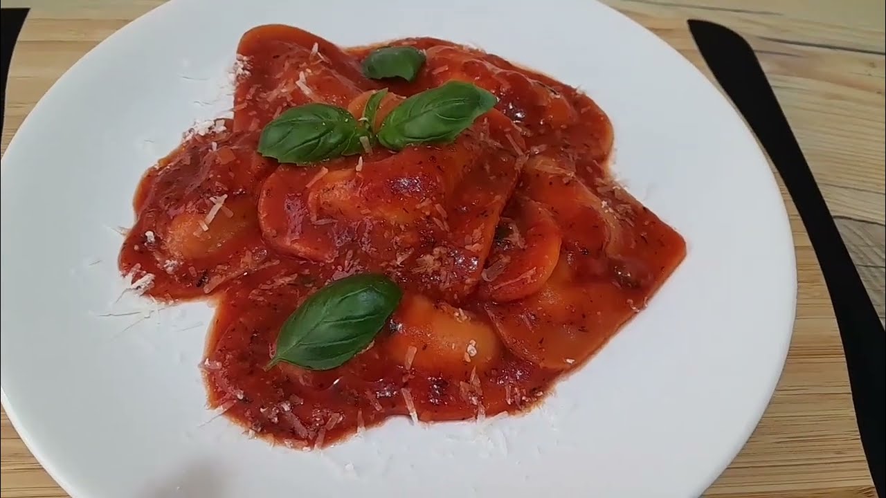 Ravioli🥟 în sos de roșii🍅 cu usturoi🧄 și busuioc🍃/un deliciu 😋Monik Cooking