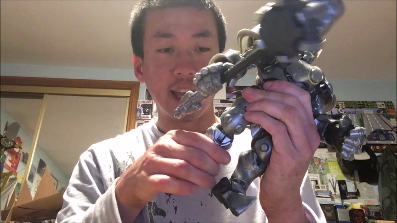 Overwatch ReinHardt Figure Opening Review