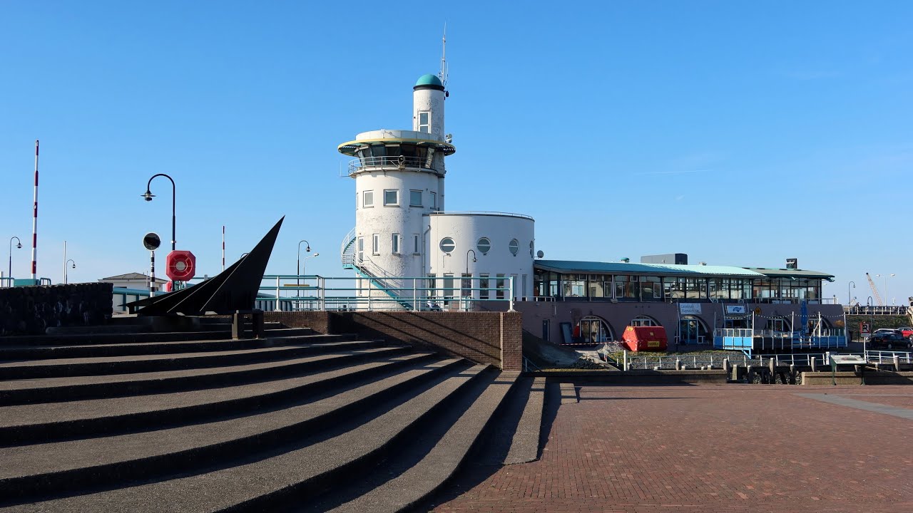 Harlingen haven op een prachtige voorjaarsdag