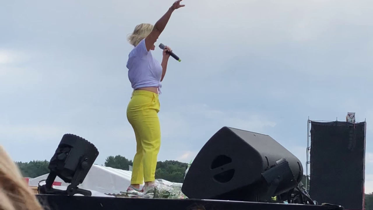 Beatrice Egli - Verliebt, verlobt, verflixt nochmal - Radio B2 SchlagerHammer 2019 in Berlin