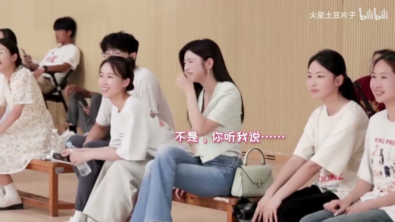 姐弟俩都害羞的吻戏#姐弟恋 #周柯宇 #陈妍希 #狙击蝴蝶 #幕后花絮 #cdrama #video #sniperbutterfly y