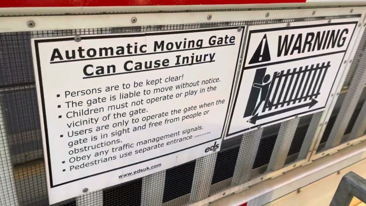 Redcar Central Station Level Crossing (North Yorkshire) Monday 27.02.2023