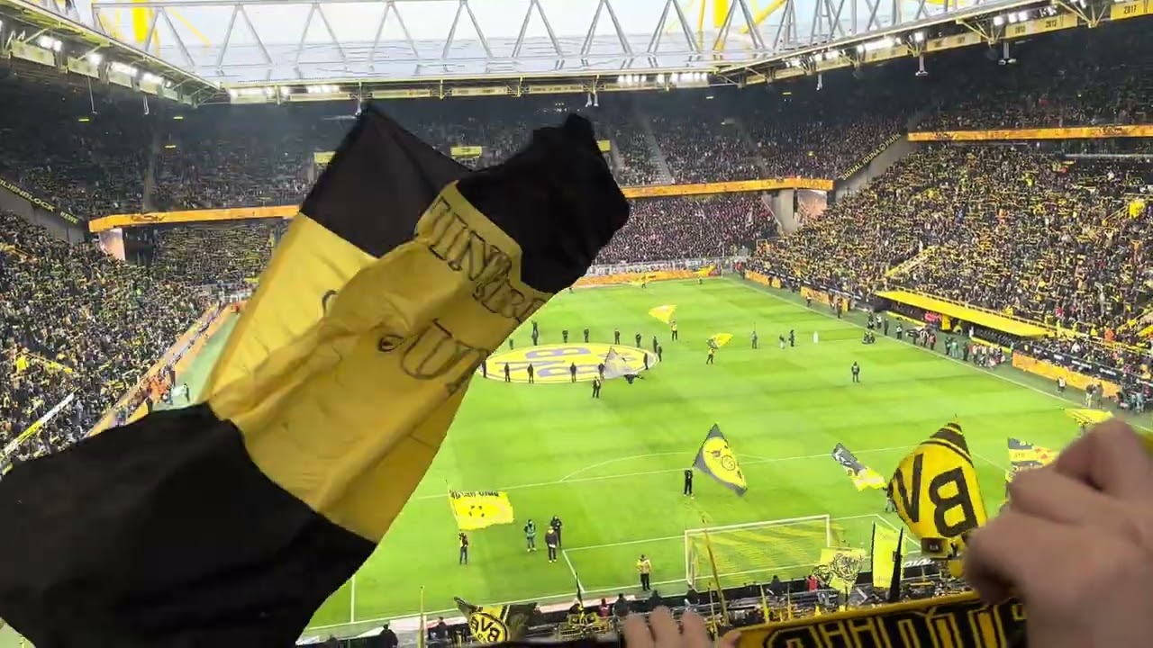 You Never Walk Alone - Südtribüne Borussia Dortmund