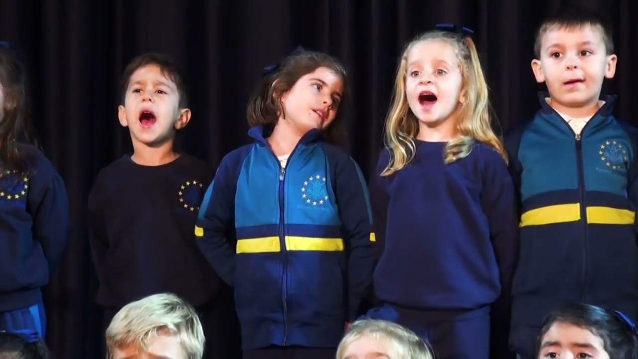 Escuelas Ave Marías les desea una Feliz Navidad y un 2025 lleno de Alegría y Gratitud ❤️