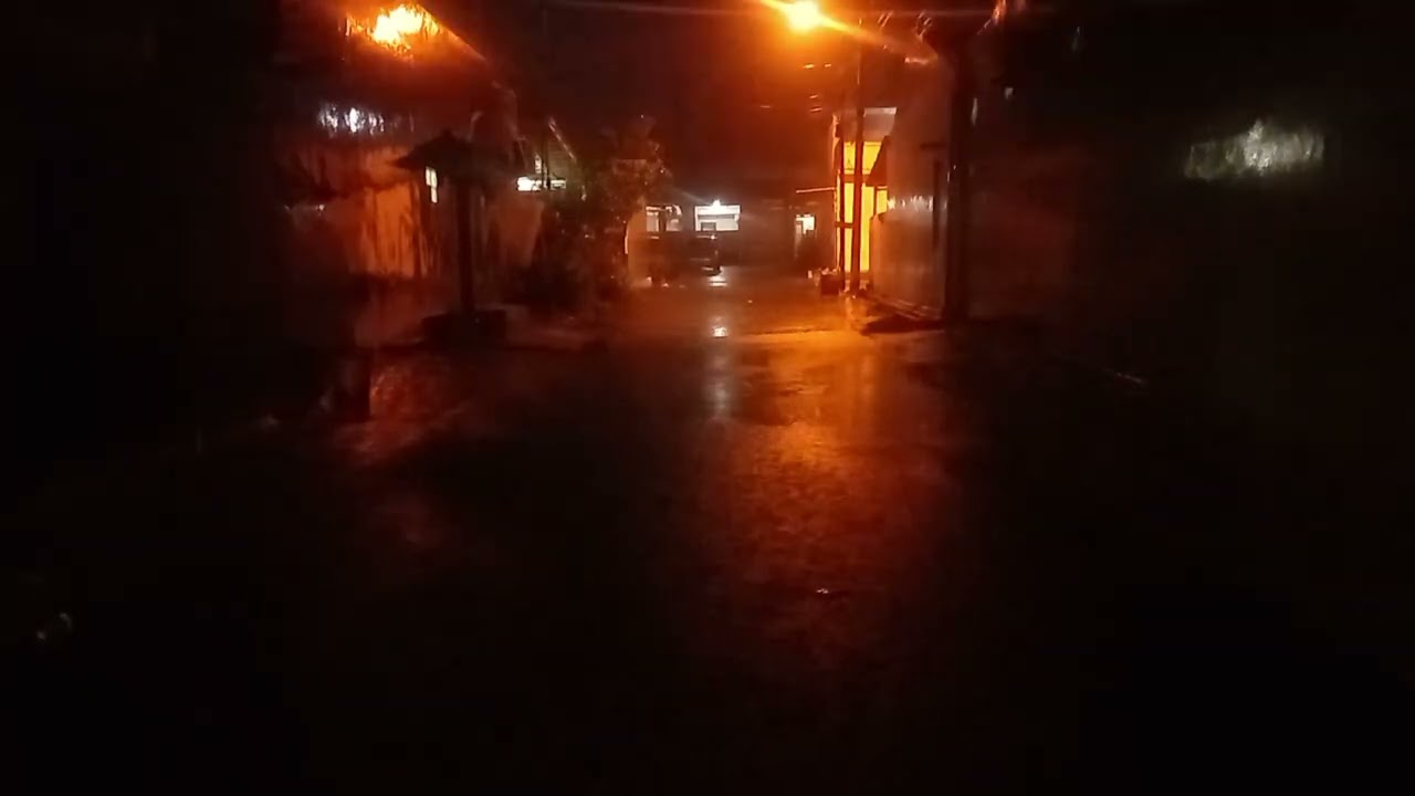 Hujan Deras dan kilat di Malam hari Membuat tidur menjadi lebih rileks 