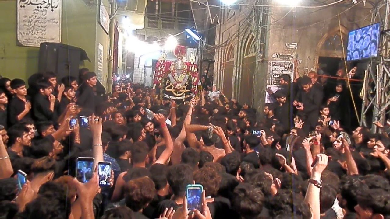 21 Ramzan 2018 Taboot Mola ALI A.S Haider Manzil Mochi Gate Lahore Azan-e-Fajr By Qari Riffat 3/8