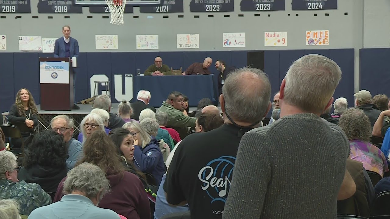 Sen. Ron Wyden town hall in Newport, Oregon