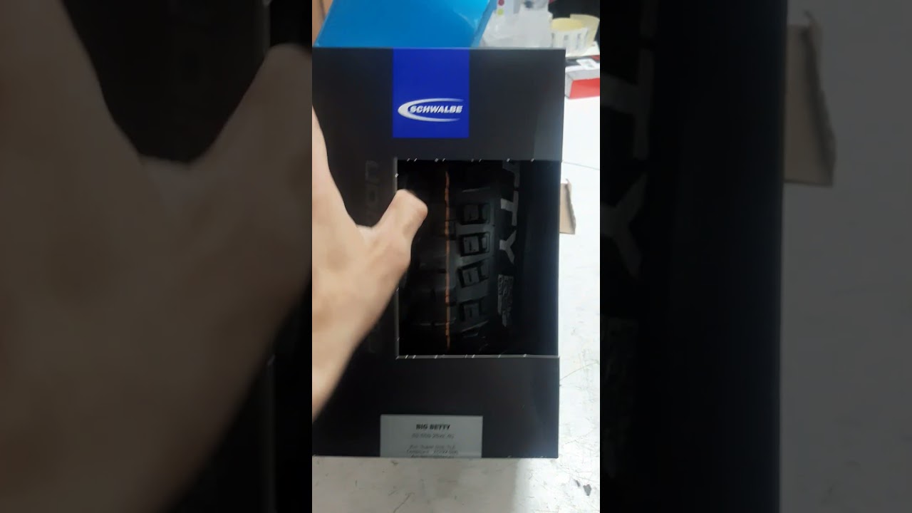 Купив покришку Schwalbe Big Betty для дружини.