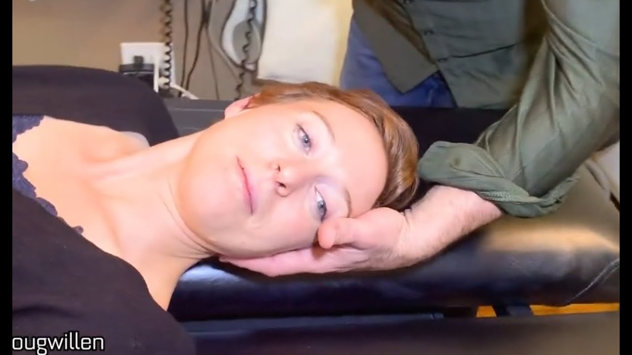 Chiropractic KNEE Adjustment demonstrated by NYC Chiropractor!