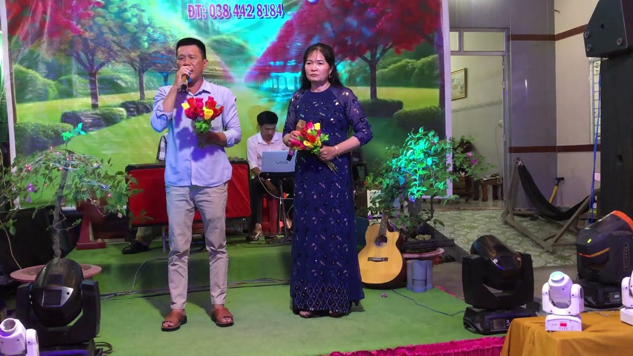 Thanh Tuấn và kim thủy trình bày. Dấu chân kỷ niệm 