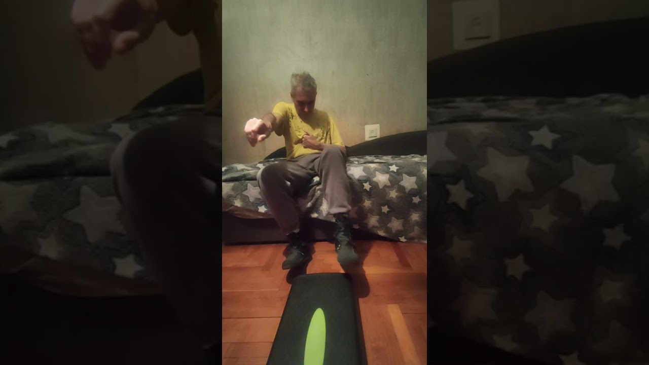 Занимаюсь ногой на степе день 3 подход 1