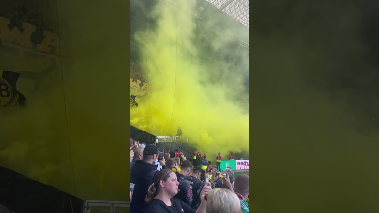 BVB Fans im neuen Bremen Ausw&auml;rtsblock