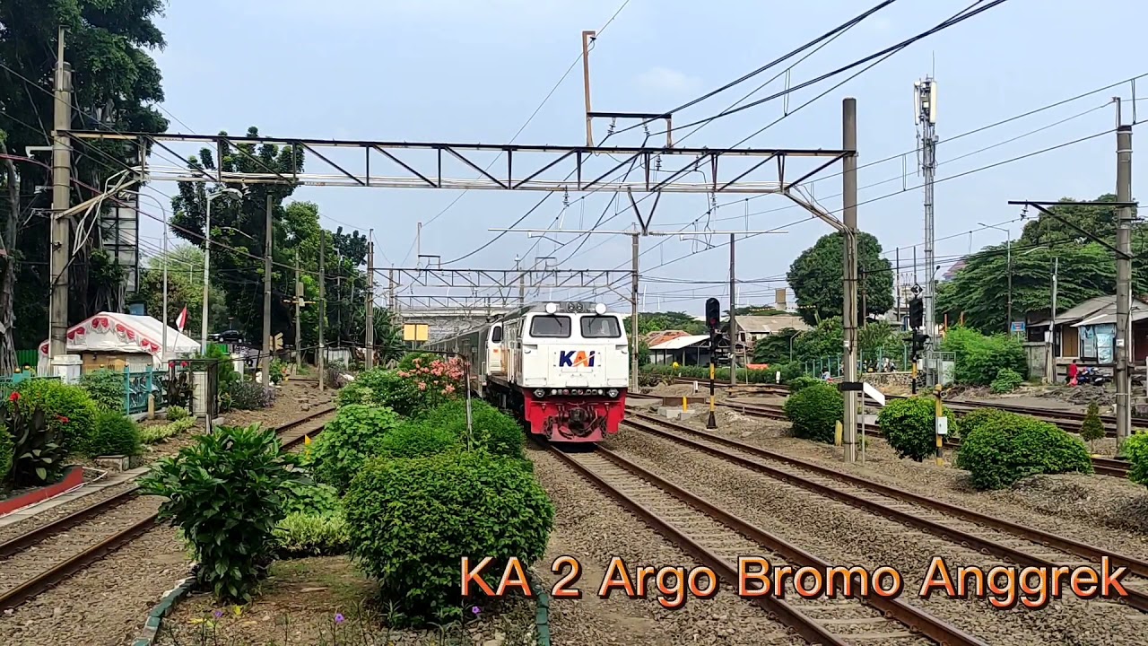 Kompilasi KA Unggulan Ngebut #argobromoanggrek #taksaka #argoparahyangan