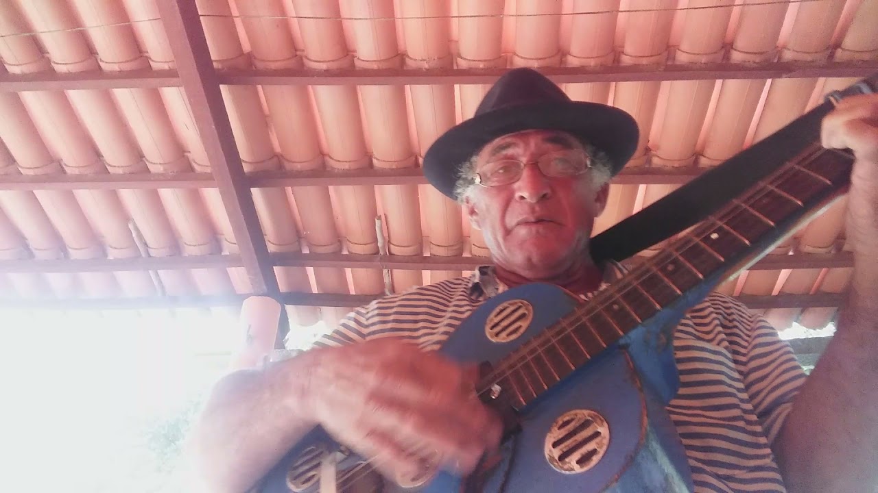 Poeta zé Xavier cantando  ( Deus é  a luz do mundo )