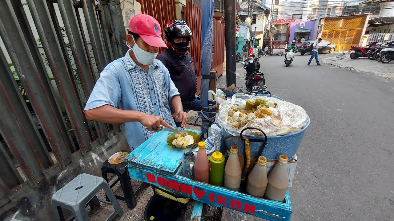 SIOMAY IKAN INI DULU PELANGGANNYA ANAK DISKOTIK & SUDAH 20 TAHUN BERJUALAN !! INDONESIAN STREET FOOD