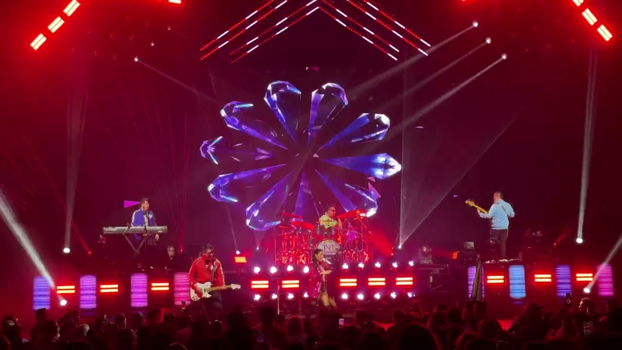 MATUTE - Dos Enamorados (Live) - Chicago 2024
