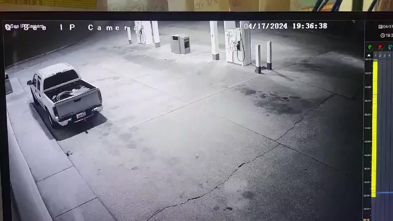 Security footage shows man in Tarrant ramming cars