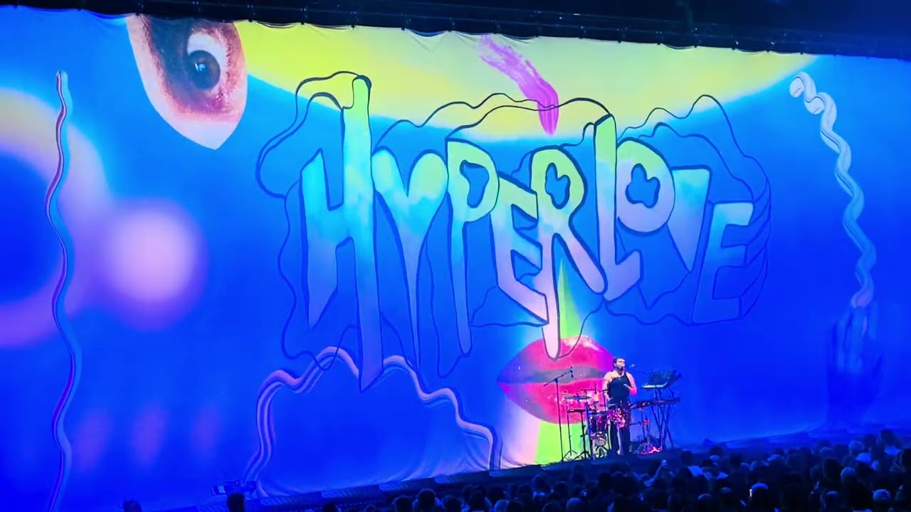 John Garratt 🤩 en 1ère partie de MIKA Live Paris Bercy le 16 février 2026 