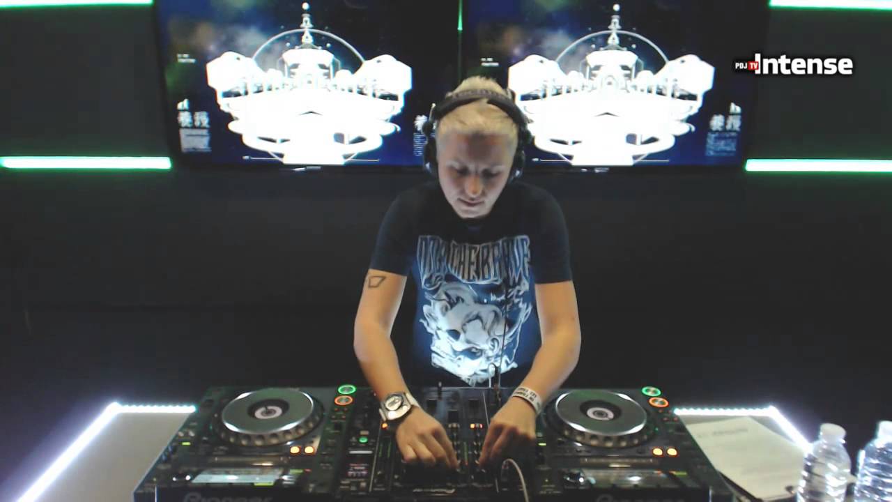Live @ Radio Intense 18.12.2013 - Anna Lee