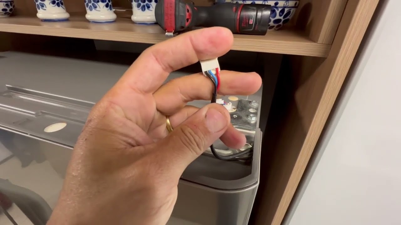 Fio quebrado dentro da porta !! DM83 ,DM84 entre outras electrolux