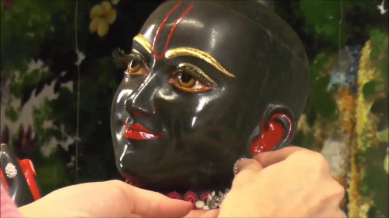 The Ekadashi shringar of Syamasundara