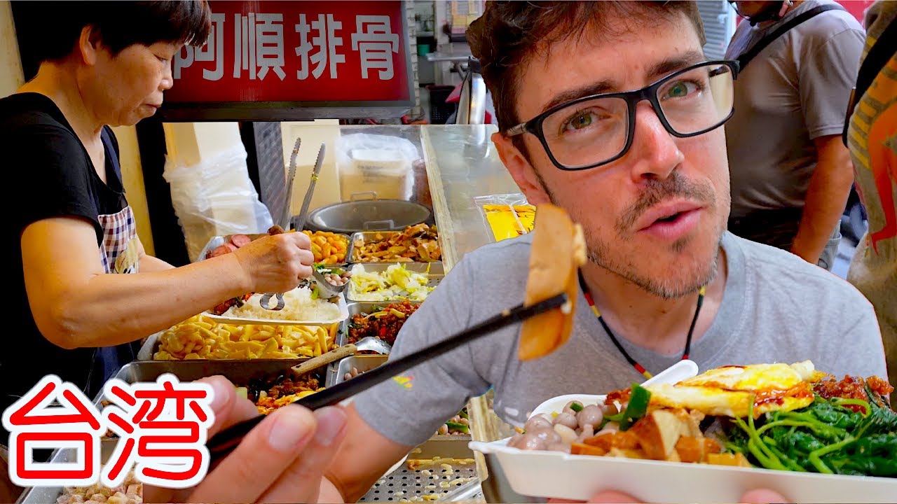 Best Street Food BEHIND 7/11 is in Taiwan (Mid-Day Rush For THIS Meal!)