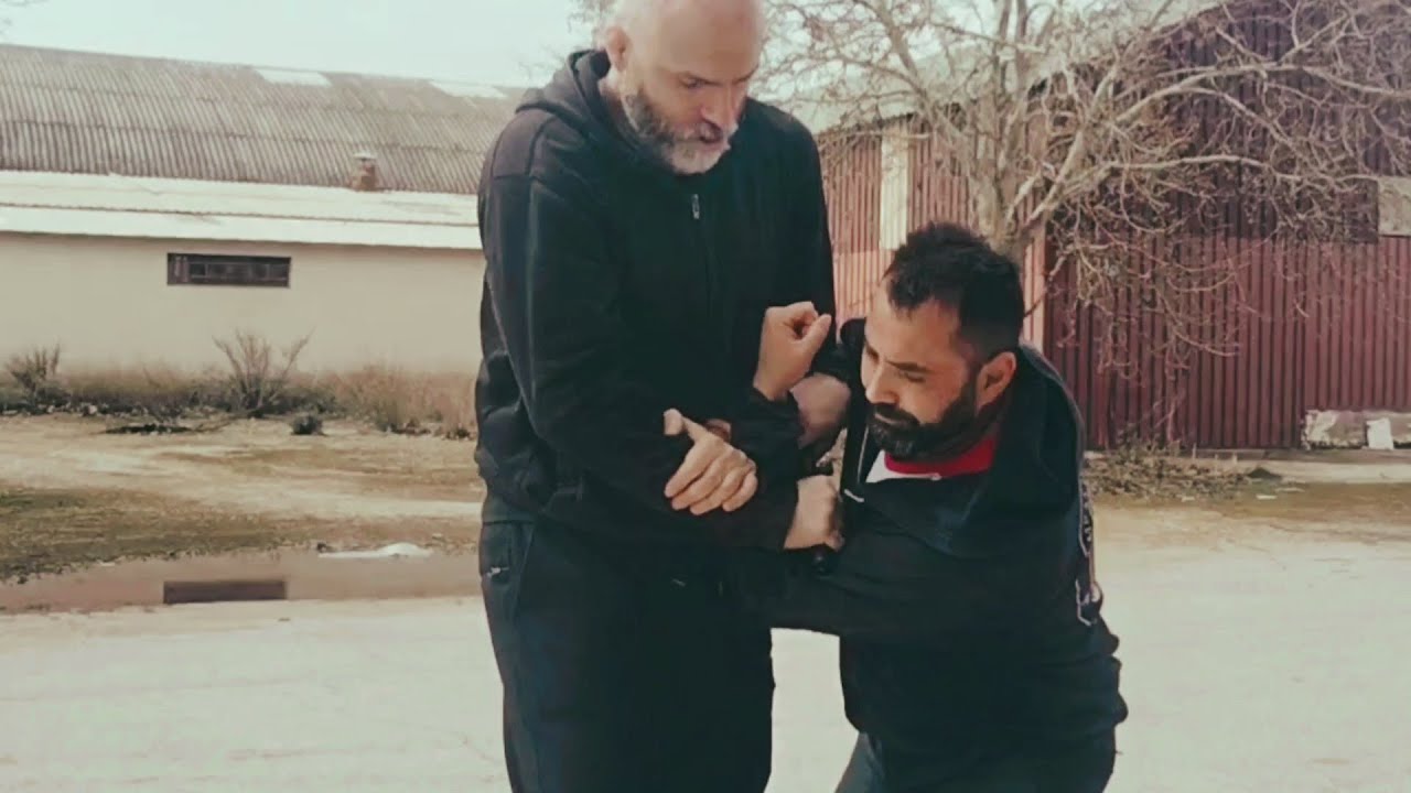 Minicurso de autoprotección de la defensa extensible -DEFENSA CON PRESA CRUZADA-