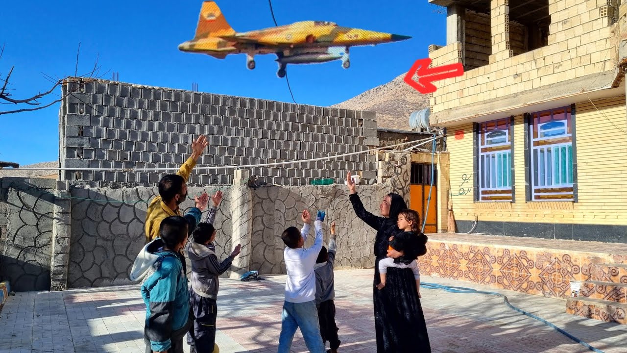 The sight of American fighters in the sky of Iran scares the teacher and the neighbor 😭