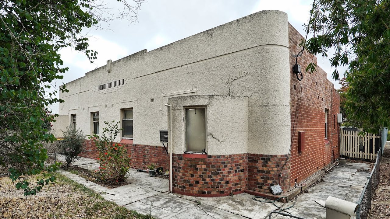 Art deco influenced units with stuff left behind/Built circa 1942 now demolished