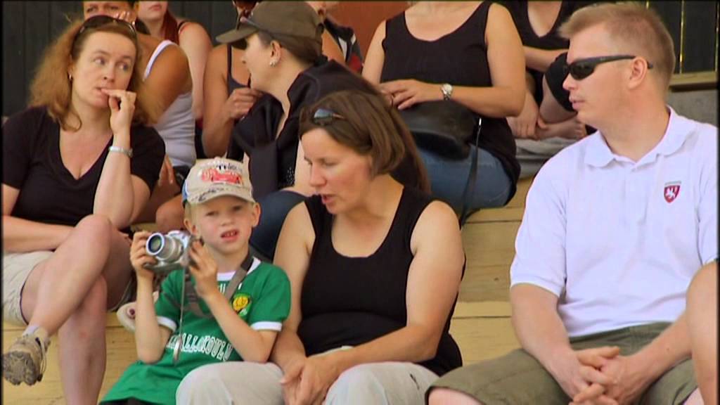 Ystäväni hevonen, osa 8: Kisakuumetta