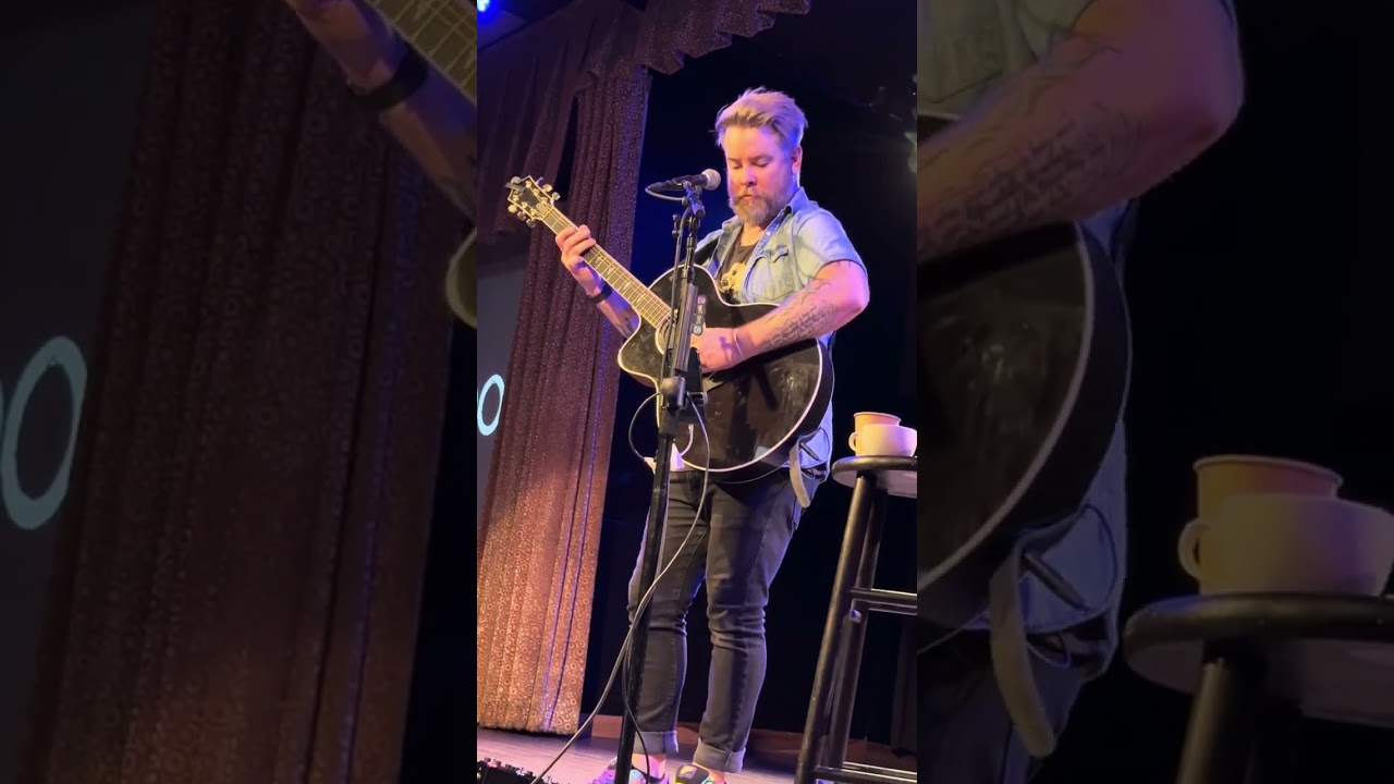 David Cook - Billie Jean + Broken Guitar String (Chicago)