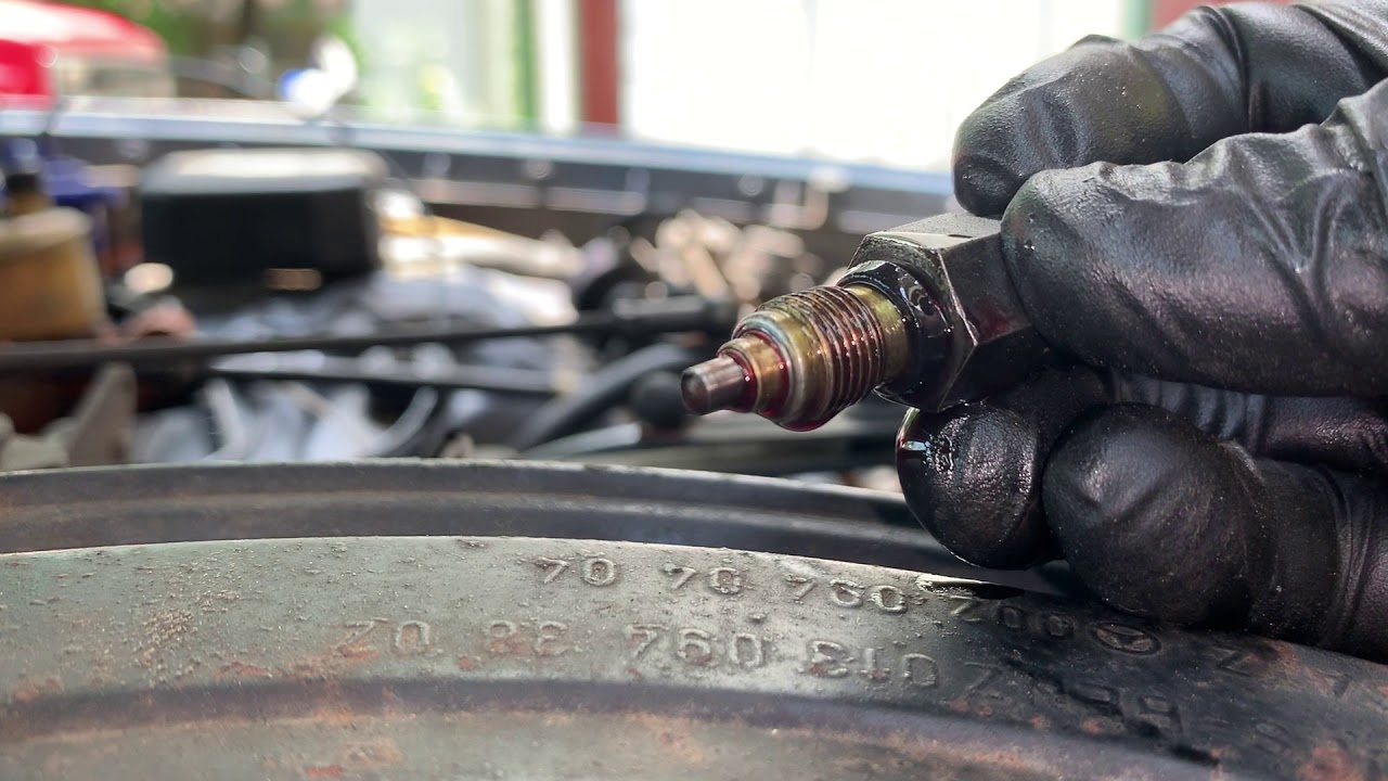 85 Mercedes 300D Rack Damper Bolt