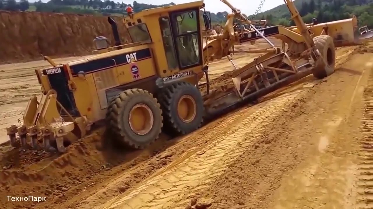 CAT 24M grader