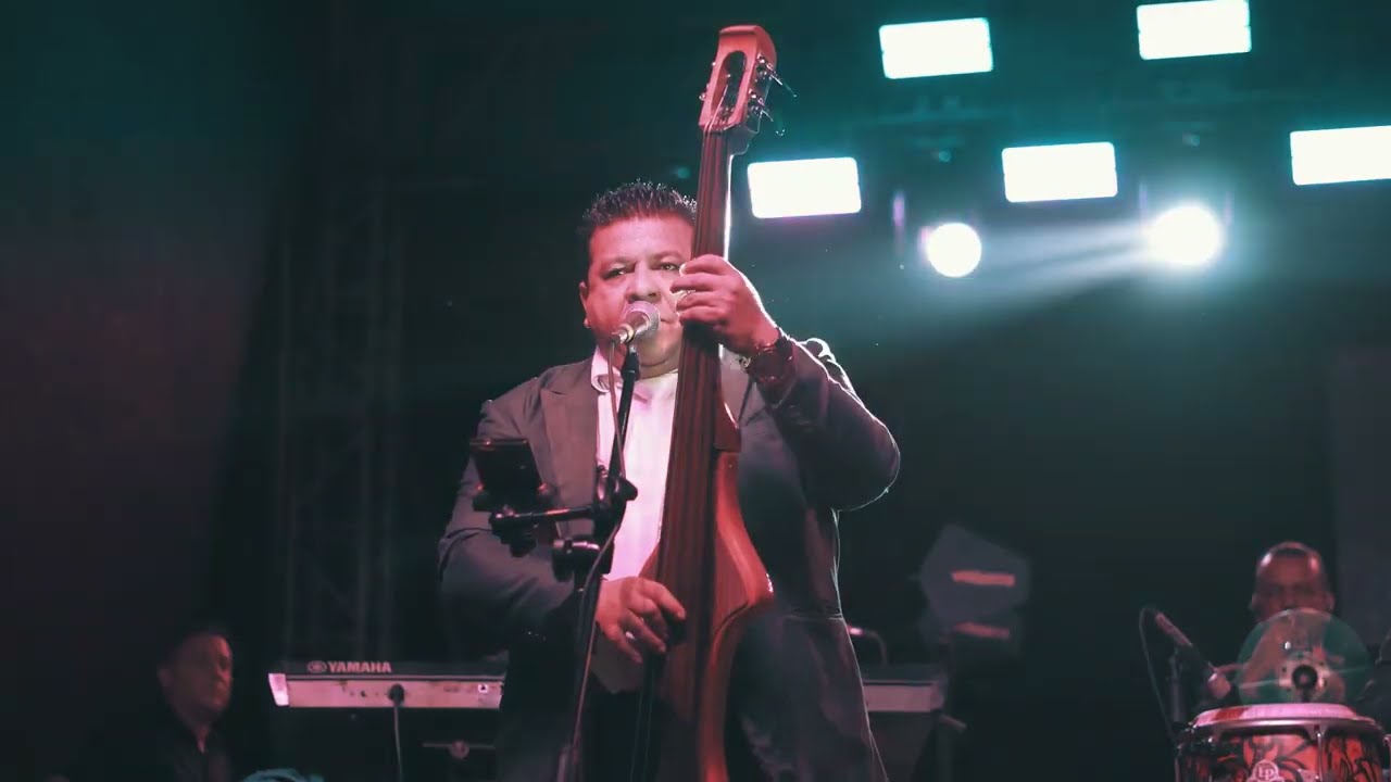 Los Diamantes de Valencia EN VIVO - Mi Cumbia