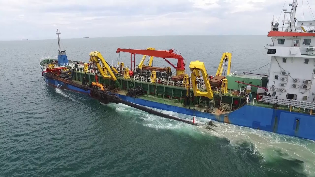 Pengerukan Menggunakan TSHD King Arthur