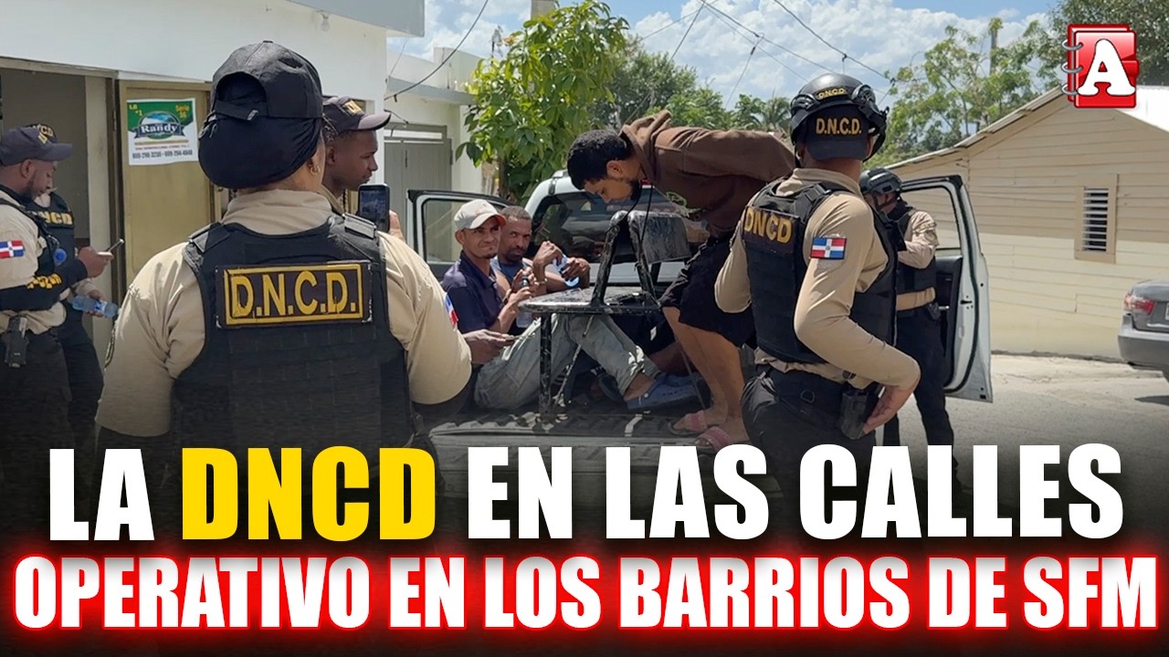 LA DNCD EN LOS BARRIOS LLENA CAMIONETA DE DETENIDOS EN SFM
