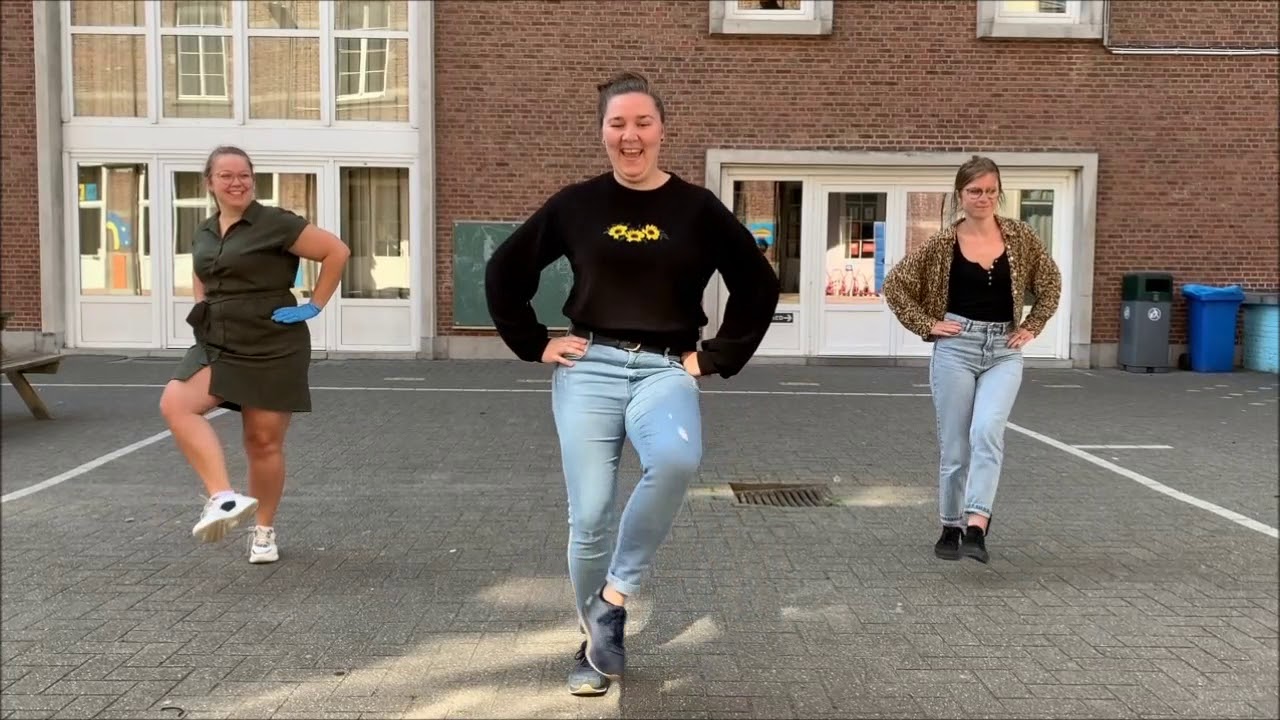 Juf Tessa, juf Marthe en juf Lotte dansen de druppeldans