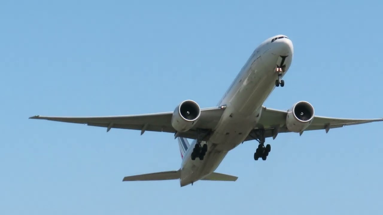 Décollage pour Paris-CDG, Boeing 777-300, Air France