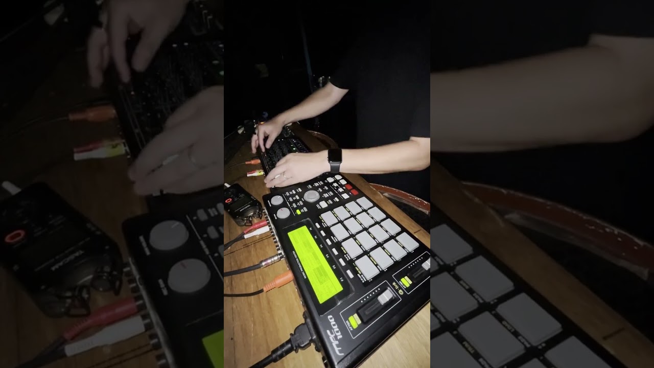 AKAI MPC1000 & Roland SH-4d Techno & House Live Jam